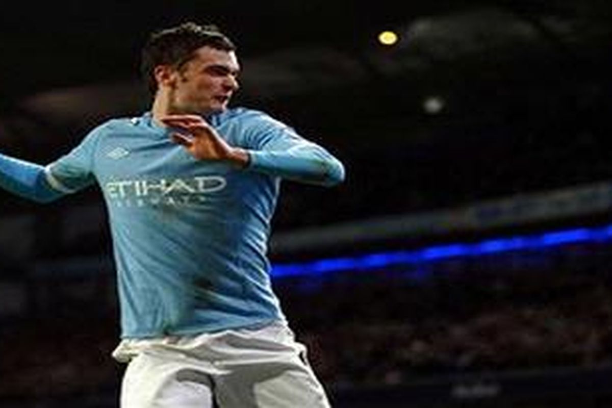 Pemain sayap Manchester City, Adam Johnson, harus absen tiga bulan karena cedera.