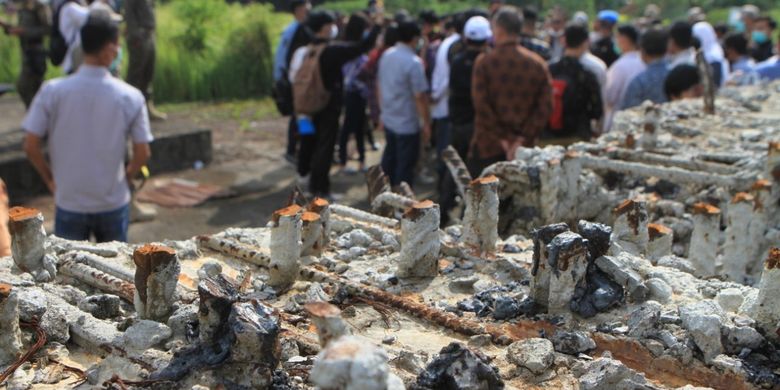 Tiang pancang pembangunan Masjid Sriwijaya yang besinya dipotong oleh oknum tak bertanggung jawab, Jumat (8/10/2021).