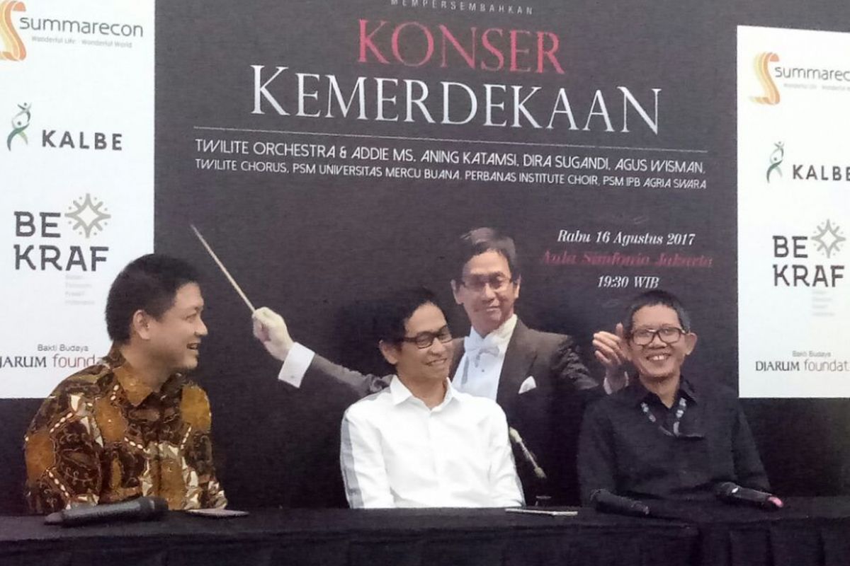 Addie MS, Ricky Pesik dan perwakilan Summarecon diabadikan saat jumpa pers Konser Kemerdekaan 2017 di Pavilium Bekraf, Senayan City, Jakarta Selatan, Rabu (26/7/2017).