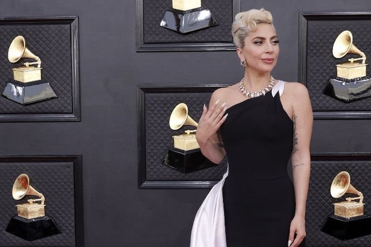 Aktris dan penyanyi Lady Gaga menghadiri  64th Annual GRAMMY Awards di MGM Grand Garden Arena, Las Vegas, Nevada, pada 3 April 2022. 