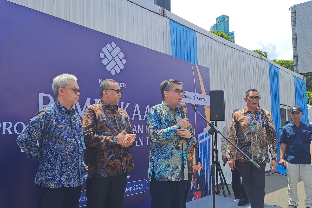 Menteri Ketenagakerjaan, Yassierli, konferensi pers Peluncuran Program Magang Nasional Batch II, di Kantor Kementerian Ketenagakerjaan, Jakarta Selatan, Rabu (26/11/2025).