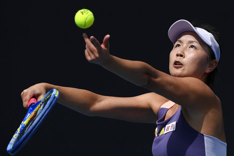 China's Peng Shuai serves to Japan's Nao Hibino during their first round singles match at the Australian Open tennis championship in Melbourne, Australia, Tuesday, Jan. 21, 2020. (AP Photo/Andy Brownbill)