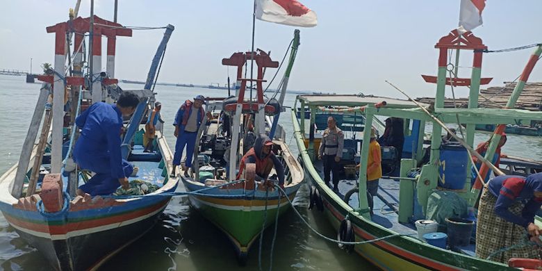 Berita Harian Kapal-nelayan-gunakan-trawl-di-gresik Terbaru Hari Ini ...