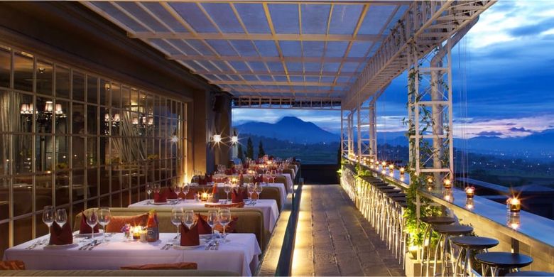 Pemandangan di Belle Vue French and Italian Bistro di GH Universal Hotel Bandung, salah satu hotel di Bandung.