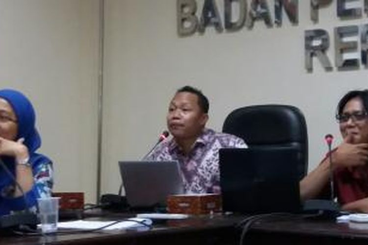 Peneliti Jaringan Pendidikan Pemilih untuk Rakyat (JPPR), Sunanto di Media Center Badan Pengawas Pemilu di Jl. MH Thamrin, Jakarta Pusat, Kamis (5/11/2015)