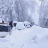 Puluhan Orang Meninggal Setelah 125.000 Mobil Terjebak Macet dalam Badai Salju