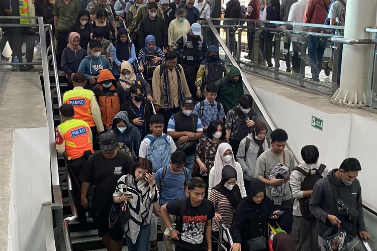Dilema Kelas Menengah Kota: Terjepit Biaya Hidup, Tabungan dan Aset Sulit Bertambah