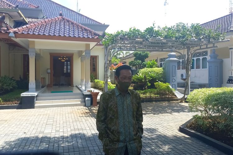 Sultan saat ditemui di Kompleks Kepatian Kota Yogyakarta memberikan penjelasan soal asrama bagi anak bermasalah, Selasa (12/4/2022)