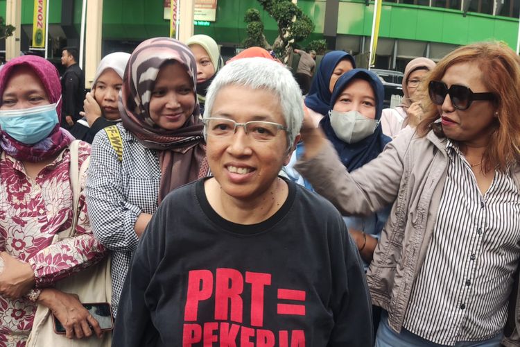 Koordinator Nasional Jala PRT Lita Anggraini saat ditemui wartawan  di Pengadilan Negeri Jakarta Selatan, Senin (24/7/2023). 