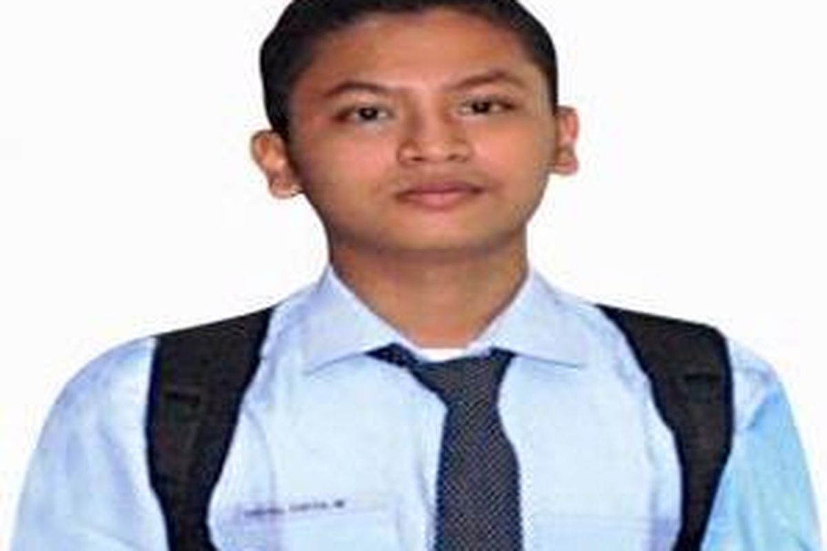 Bening Tirta Muhammad, siswa SMAN 8 Pekanbaru, peraih medali perunggi di Olimpiade Kimia Internasional 2009 di Inggris.
