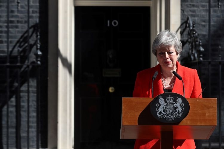 Perdana Menteri Inggris Theresa May menyampaikan pernyataan pengunduran diri di London, Inggris, Jumat (24/5/2019). (REUTERS/Simon Dawson)