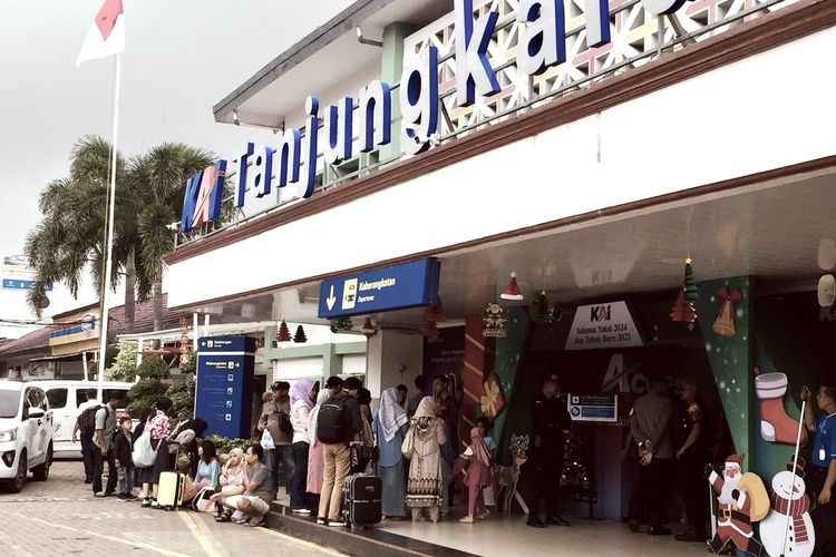 Diduga Pakai Headset, Pria di Lampung Tewas Usai Tertemper KA Kuala Stabas
