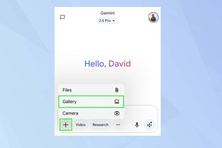 Fitur analisis video ini memungkinkan pengguna untuk mengunggah video berdurasi hingga 5 menit ke Gemini. Kemudian memungkinkan pengguna mengajukan pertanyaan seputar isi video tersebut.