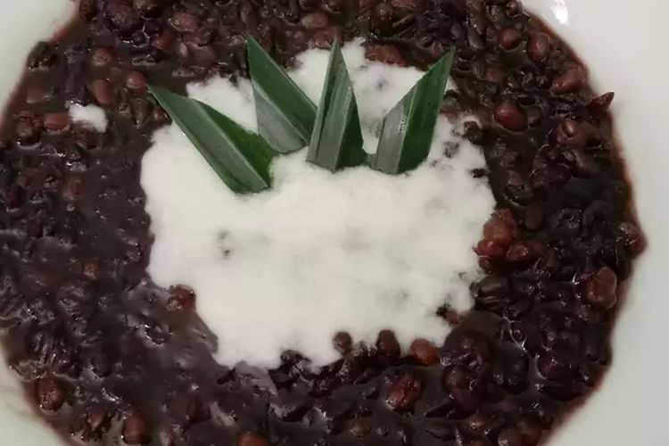 Bubur kacang hijau ketan hitam. 