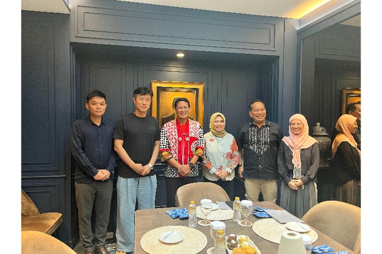 Pertemuan Pendiri dan Chairman Delonix Alex Zheng serta Presiden PT Delonix Group Indonesia Bill Lin dengan Menteri Pariwisata dan Ekonomi Kreatif Sandiaga Salahuddin Uno 