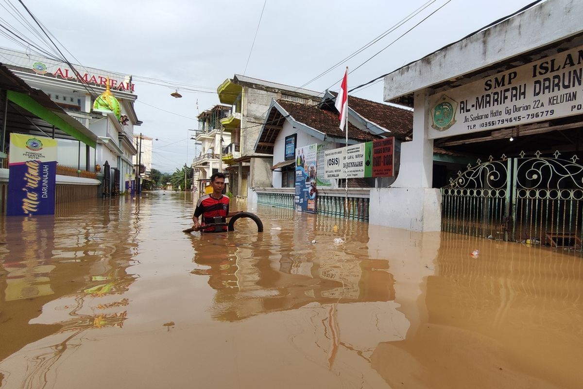 Banjir di Trenggalek Rendam Permukiman dan Putus Jalur Nasional
