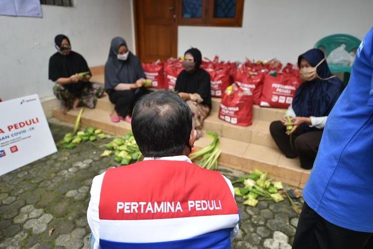 Pemberian paket hygiene kit kepada 150 pekerja perempuan