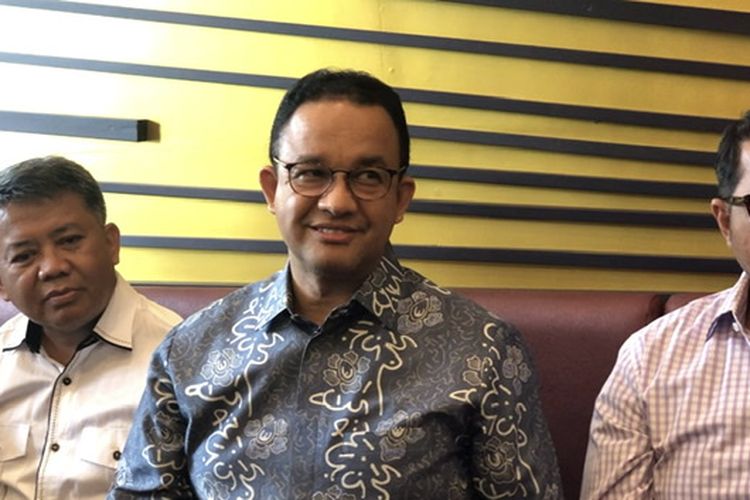 Mantan Gubernur DKI Jakarta Anies Baswedan bertemu tim kecil Nasdem, PKS, Demokrat di kawasan Tebet, Jakarta Selatan, Jumat (18/11/2022). 