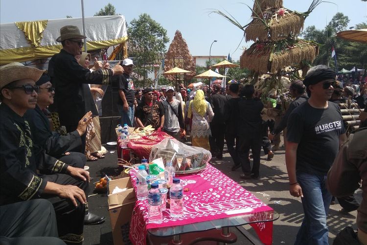 Festival Jampana salah satu rangkaian penutup Tasik Motekar dalam rangka memperingati HUT Kabupaten Tasikmalaya ke-387, Minggu (28/7/2019).