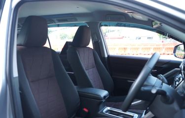 Intip Detail Interior-Eksterior Innova Zenix V Bensin