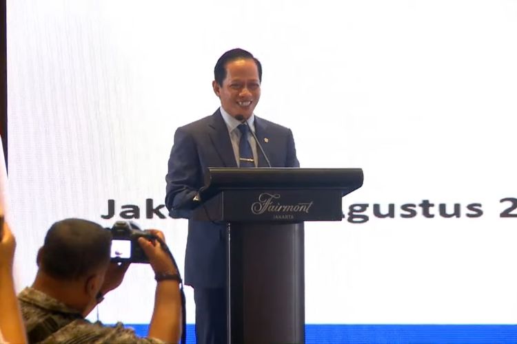 Menteri LH, Hanif Faisol, memaparkan penilaian Adipura, di Jakarta Pusat, Senin (4/8/2025). 