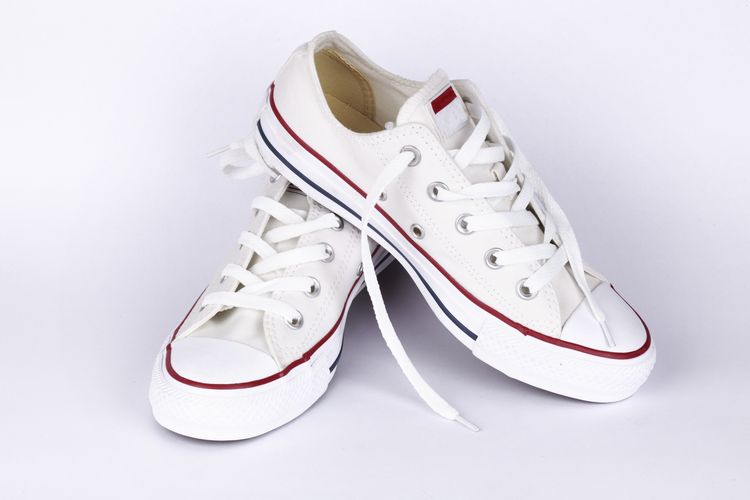 Ilustrasi sepatu kanvas.
