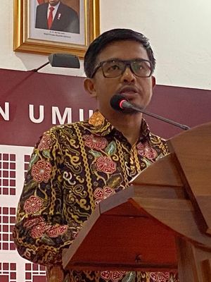 Koordinator Divisi Teknis Penyelenggaraan Pemilu KPU Idham Holik saat konferensi pers di Kantor KPU, Jakarta Pusat, Kamis (15/6/2023).