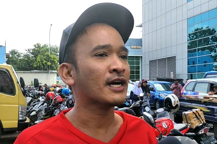 Ruben Onsu diwawancara di tempat sebuah kegiatan di kawasan Tendean, Jakarta Selatan, Jumat (13/4/2018).