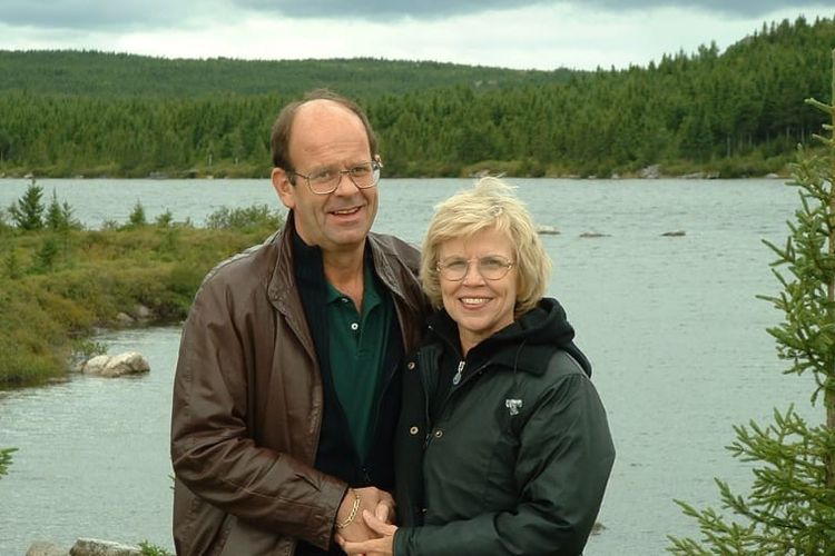 Nick dan Diane Marson, 20 tahun lalu, saat pertama kali bertemu dan kemudian jatuh cinta. Pertemuan mereka terjadi saat penerbangan dari London ke Texas dialihkan ke Newfoundland, Kanada, akibat serangan teroris 11 September 2001. 