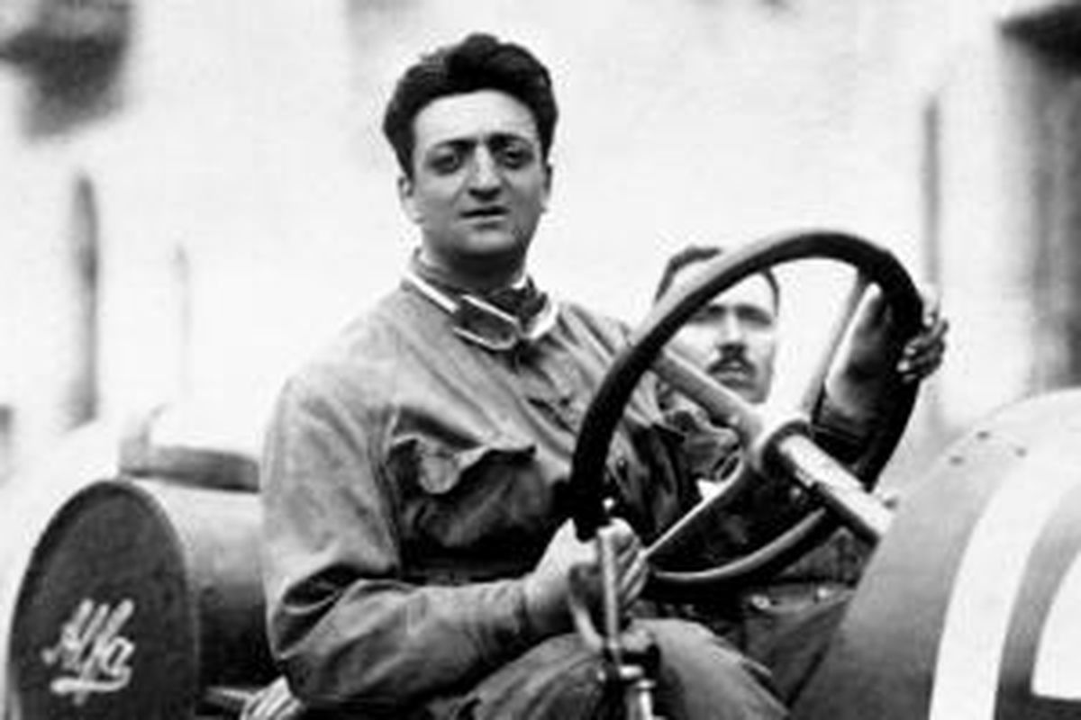 Enzo Ferrari di masa mudanya.