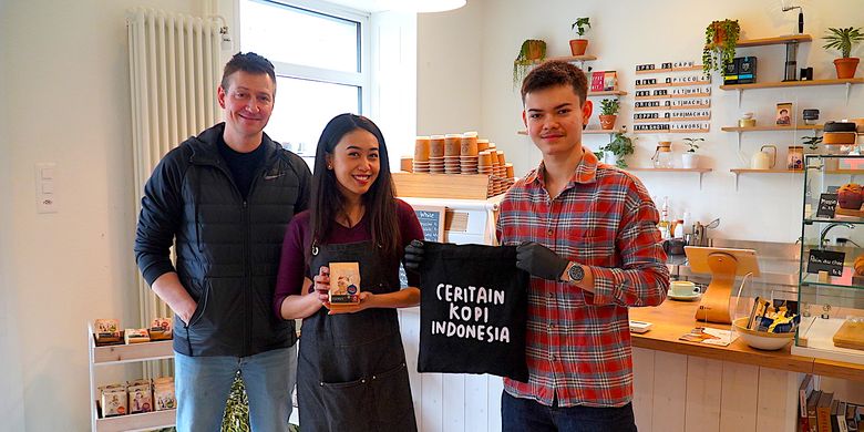 Martin, Alista and Adam Ponti started the first Indonesian coffee shop in Zurich, Switzerland, which is named Omnia Coffee.