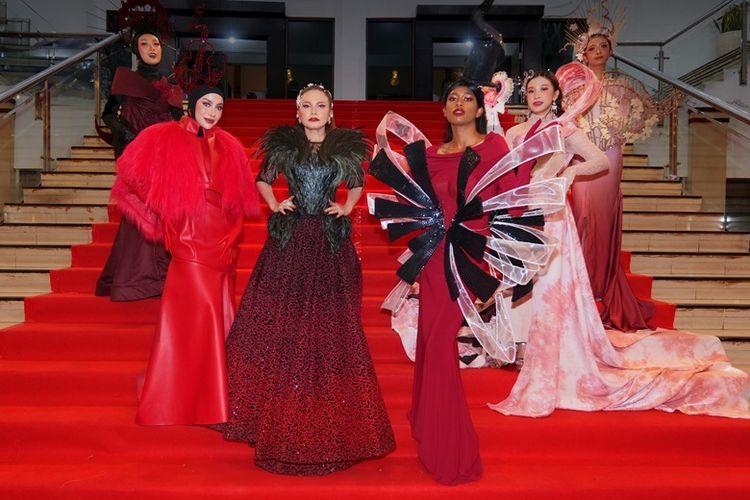 OMG menjadi Official Makeup Partner Jember Fashion Carnaval (JFC) 2025. 