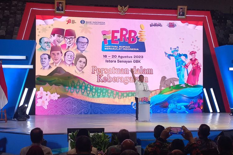 Gubernur Bank Indonesia (BI) Perry Warjiyo dalam pembukaan Festival Rupiah Berdaulat Indonesia (FERBI) di Istora Senayan, Jumat (18/8/2023).
