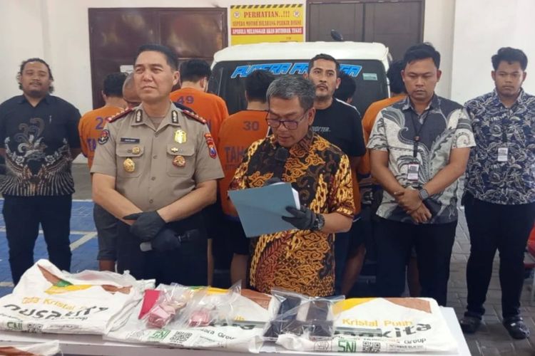 Polda Jatim Ungkap Penggelapan 185 Ton Gula Senilai Rp 3 Miliar dari Jember, Lumajang, dan Kediri