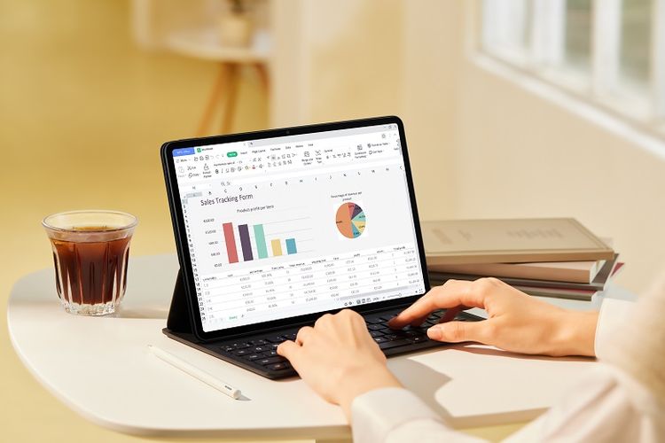 HUAWEI MatePad Air dapat melakukan tugas pemrosesan dokumen layaknya laptop berkat kehadiran PC-Level WPS Office. 