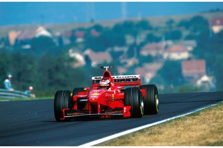 Mobil balap Formula 1 (F1) Ferrari F300 milik Michael Schumacher dijual seharga Rp 70,4 miliar