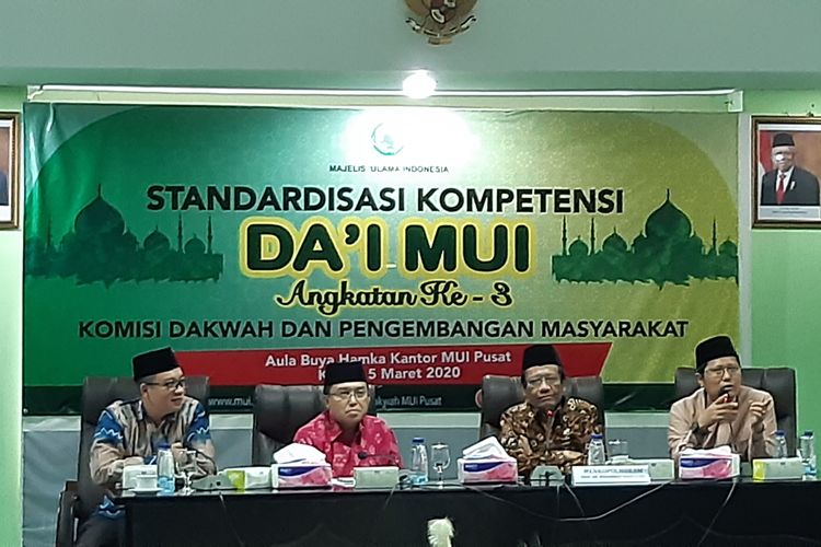 Menteri Koordinator Bidang Politik, Hukum dan Keamanan (Menko Polhukam) Mahfud MD menjadi pembicara dalam Standarisasi Kompetensi Dai di kantor MUI, Jakarta, Kamis (5/3/2020).