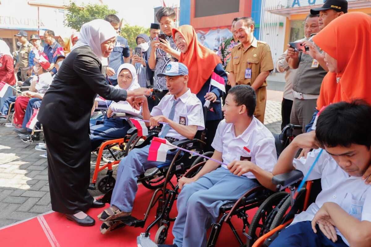 Gubernur Khofifah saat membuka MPLS siswa SLB di Surabaya, Senin (17/7/2023)