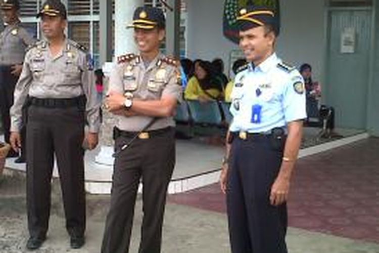 Kapolres Simalungun AKBP Andi Syahriful Taufik saat mengunjungi Lapas Kelas II Pematangsiantar, Sumatera Utara, Kamis (1/8/2013).