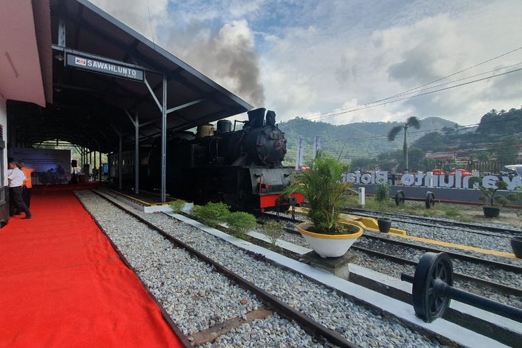 KA Wisata Mak Itam dan Jalur Sawahlunto-Muaro Kalaban di Sumatera Barat resmi kembali beroperasi.