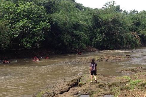 Panik, 2 Terduga Pencuri Motor Menceburkan Diri ke Kali Ciliwung