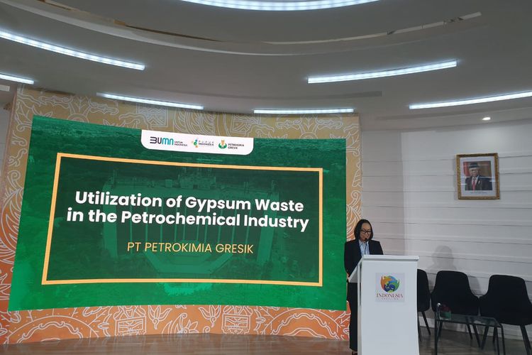 Direktur Operasi dan Produksi Petrokimia Gresik Digna Jatiningsih, saat didapuk menjadi pembicara dalam even internasional 'Indonesia Pavilion on COP-27 UNFCCC' di Mesir, beberapa waktu lalu.