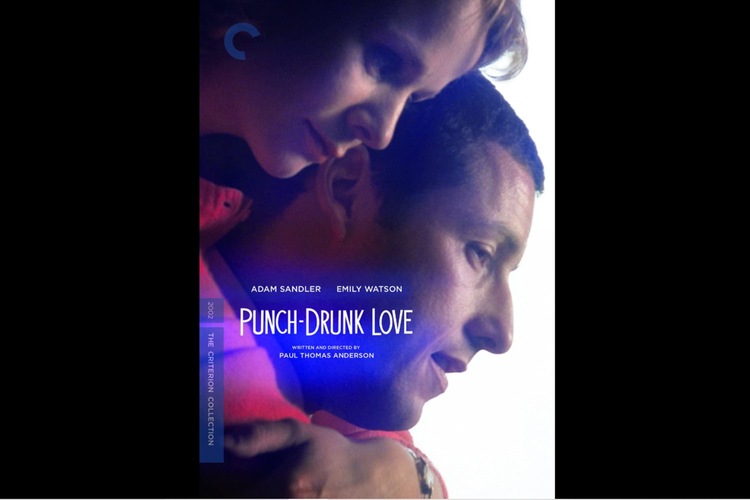 Adam Sandler dan Emily Watson dalam film drama komedi Punch-Drunk Love (2002).