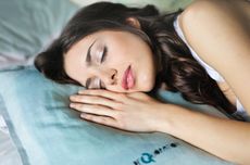 4 Kebiasaan Minum yang Bisa Membantu Tidur Nyenyak
