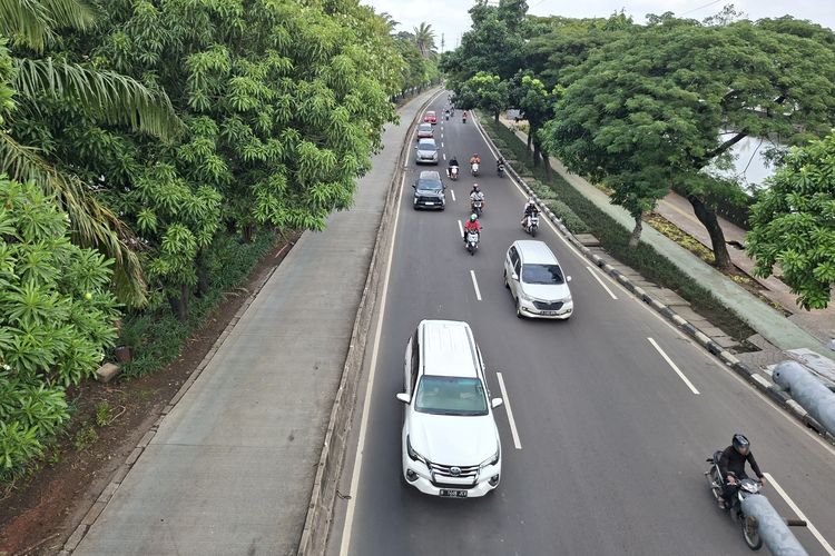 Truk Ekspedisi yang Terguling Dievakuasi, Lalu Lintas Daan Mogot Jakbar Kembali Lancar