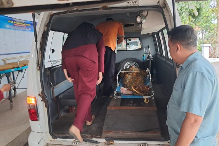 Warga Gresik tewas terseret ombak pantai Paseban Jember Kamis (11/4/2024)