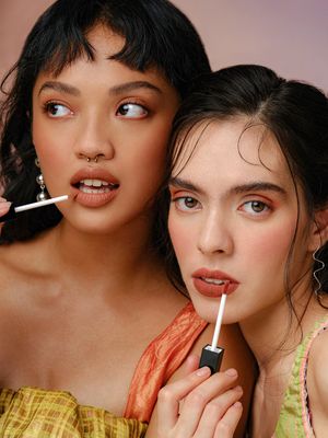 Rollover Reaction meluncurkan lipstik dan lipgloss warna nude.