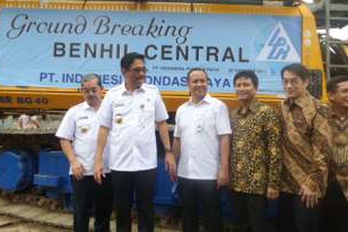 Wakil Gubernur DKI Djarot Saiful Hidayat menghadiri ground breaking pembangunan Pasar Benhil menjadi Benhil Central, Rabu (26/10/2016).