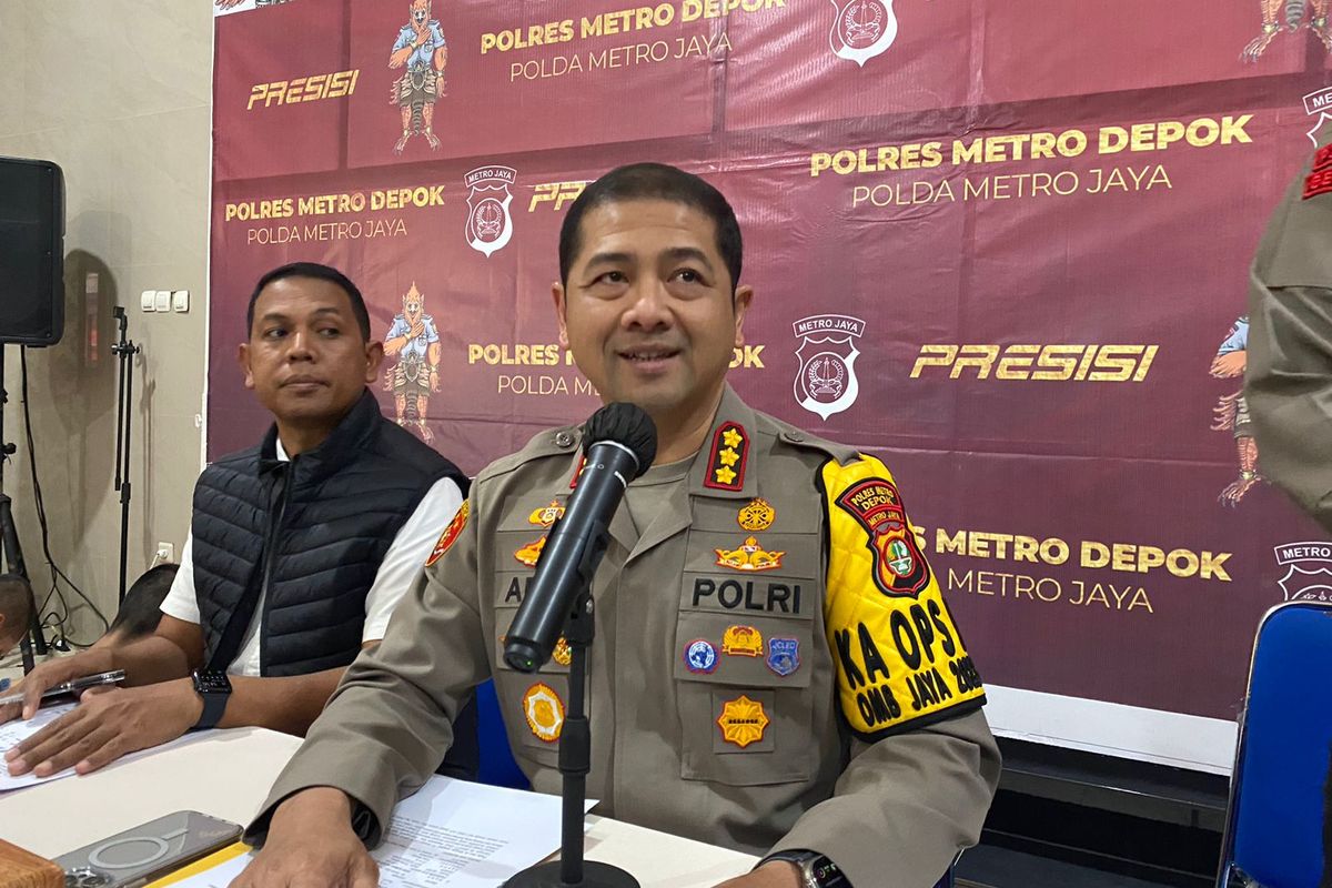 Kapolres Metro Depok Kombes Pol Arya Perdana saat memberikan keterangan di Polres Depok, Jumat (22/3/2024). 