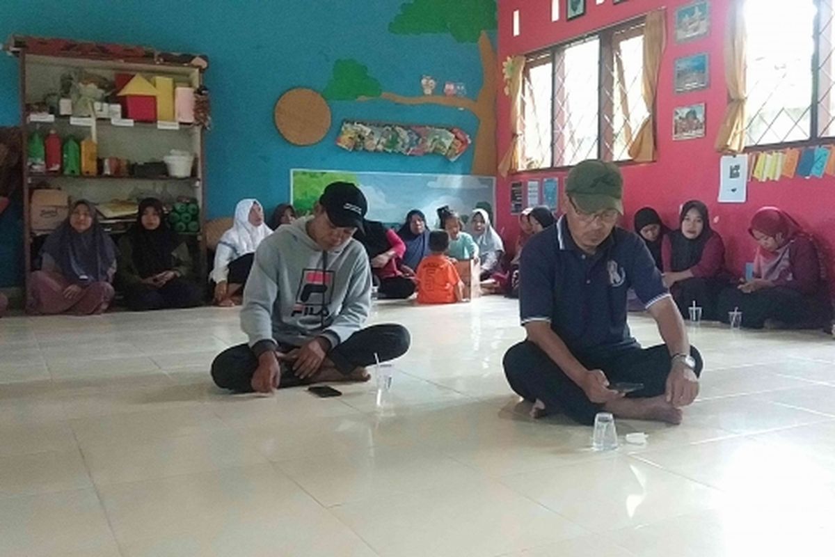 Pertemuan dengan walimurid sebagai upaya membangun kepercayaan masyarakat terhadap sekolah.